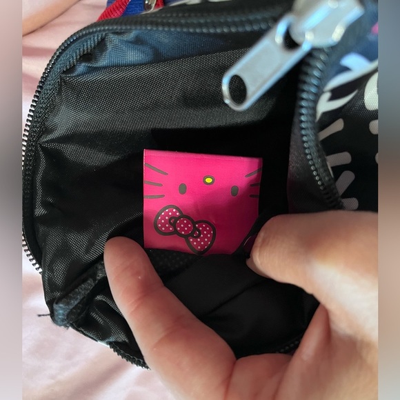 Hello Kitty Pouch - Picture 2 of 2